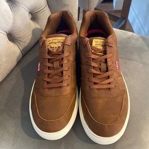 Levi Sneakers